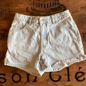 🌻Vintage light wash jean shorts